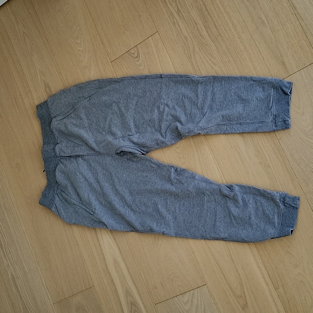 Mint condition men's gray Lululemon sweatpants